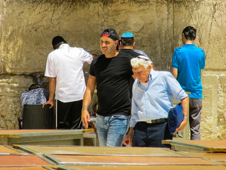 Jerusalem Israel May 21, 2018 View of unknowns people praying front the Western wall in the old city of Jerusalem in the eveningのeditorial素材
