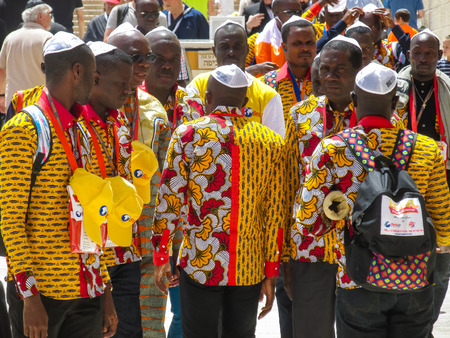 Jerusalem Israel May 21, 2018 View of unknowns people praying front the Western wall in the old city of Jerusalem in the eveningのeditorial素材