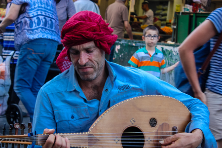 Jerusalem Israel May 24, 2018 View of a street musician singing at the entrance of Mahane Yehuda market in Jerusalem in the eveningのeditorial素材