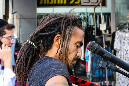 Jerusalem Israel May 24, 2018 View of a street musician singing at the entrance of Mahane Yehuda market in Jerusalem in the eveningのeditorial素材