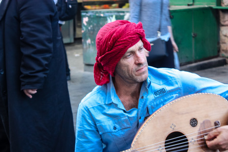 Jerusalem Israel May 24, 2018 View of a street musician singing at the entrance of Mahane Yehuda market in Jerusalem in the eveningのeditorial素材