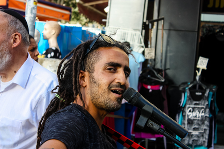 Jerusalem Israel May 24, 2018 View of a street musician singing at the entrance of Mahane Yehuda market in Jerusalem in the eveningのeditorial素材