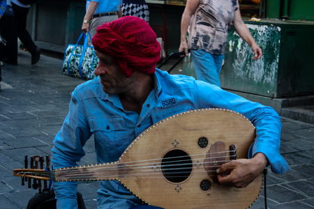 Jerusalem Israel May 24, 2018 View of a street musician singing at the entrance of Mahane Yehuda market in Jerusalem in the eveningのeditorial素材