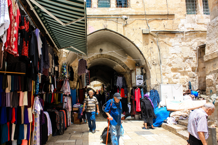 Jerusalem Israel May 28, 2018 View of unknowns people walking in David street in the muslim quarter at the Old city of Jerusalem in the morningのeditorial素材