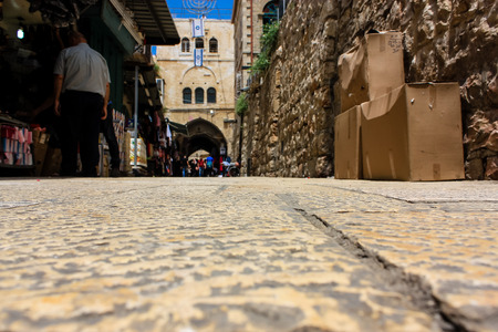 Jerusalem Israel May 28, 2018 View of unknowns people walking in David street in the muslim quarter at the Old city of Jerusalem in the morningのeditorial素材
