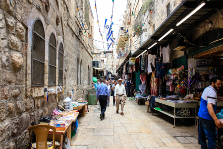 Jerusalem Israel May 28, 2018 View of unknowns people walking in David street in the muslim quarter at the Old city of Jerusalem in the morningのeditorial素材