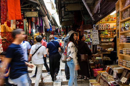 Jerusalem Israel May 28, 2018 View of unknowns people walking in David street in the muslim quarter at the Old city of Jerusalem in the morningのeditorial素材