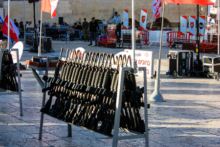 Jerusalem Israel May 31, 2018 View of a row of automatic assault rifles at the army ceremony on the Western Wall Square in the old city of Jerusalem in the eveningのeditorial素材