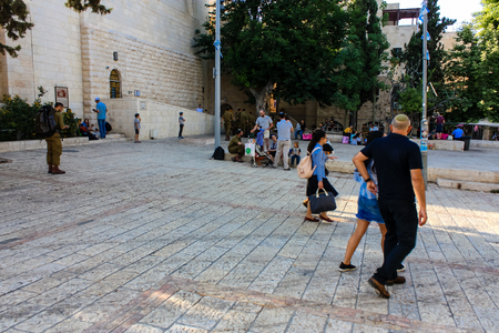 351 Jerusalem Israel May 31, 2018 View of unknowns people walking in the street of the old city of Jerusalem in the eveningのeditorial素材