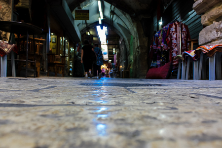 351 Jerusalem Israel May 31, 2018 View of unknowns people walking in the street of the old city of Jerusalem in the eveningのeditorial素材