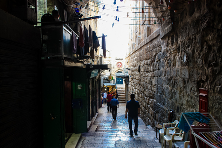 351 Jerusalem Israel May 31, 2018 View of unknowns people walking in the street of the old city of Jerusalem in the eveningのeditorial素材
