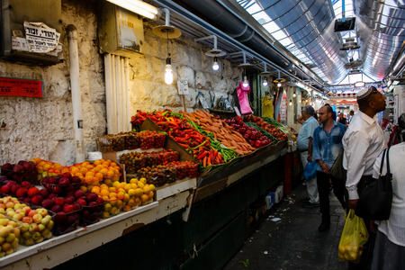 Jerusalem Israel June 1, 2018 View of unknowns people walking and shopping at Mahane Yehuda market in Jerusalem in the morningのeditorial素材