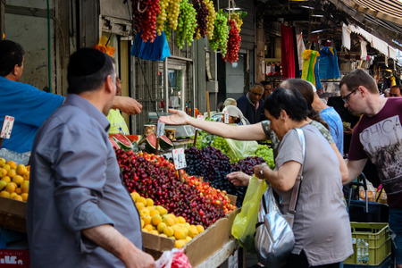 Jerusalem Israel June 1, 2018 View of unknowns people walking and shopping at Mahane Yehuda market in Jerusalem in the morningのeditorial素材