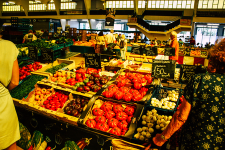 Reims France July 14, 2018 View of unknowns people shopping at the Reims market in the morningのeditorial素材