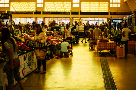 Reims France July 14, 2018 View of unknowns people shopping at the Reims market in the morningのeditorial素材
