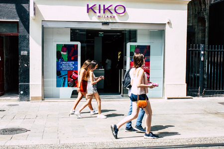 Reims France July 23, 2018 View of unknowns people walking in the street of Reims in the afternoonのeditorial素材