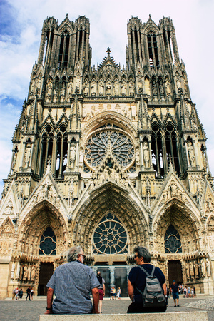 Reims France August 10, 2018 View of unknowns people standing front the cathedral of Reims in the afternoonのeditorial素材