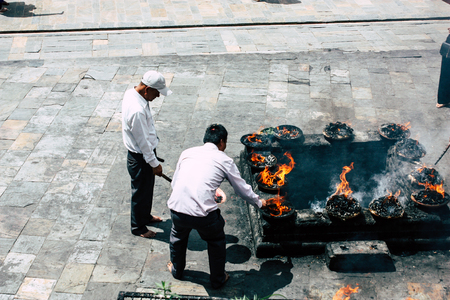 Kathmandu Nepal August 27, 2018 View of unknowns Hindu people making the fire ceremony inside the Pashupatinath temple in the morningのeditorial素材