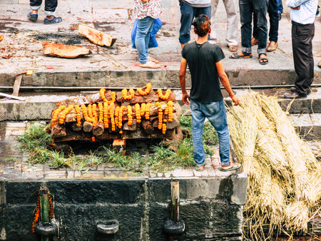 Kathmandu Nepal August 27, 2018 View of unknowns Hindu people preparing the cremation site front the river at the Pashupatinath temple in the afternoonのeditorial素材