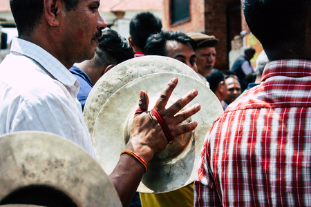 View of unknowns Hindu people playing music at the Pashupatinath temple in the morningのeditorial素材