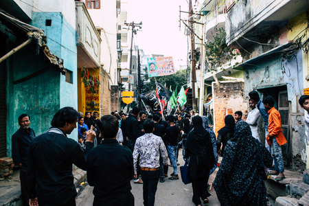 Varanasi India November 17, 2018 View of unknowns Shiite Muslims take part in a procession as part of the Ashura commemorations in the Arabian district of Varanasiのeditorial素材