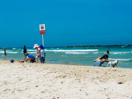 Tel Aviv Israel June 2, 2019 View of unknown Israeli children having fun on the beach of Tel Aviv in the afternoonのeditorial素材