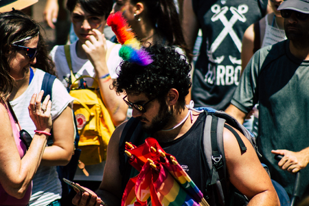 Foto de Tel Aviv Israel June 14, 2019 View of unknown Israeli people participating to the gay pride parade in the streets of Tel Aviv in the afternoon - Imagen libre de derechos