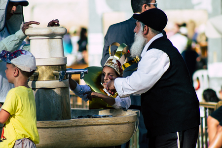 Jerusalem Israel July 2, 2019 View of unknown Israeli people drinking to the fountain located at the Western wall in the Old city of Jerusalem in the afternoonのeditorial素材