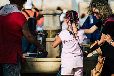 Jerusalem Israel July 2, 2019 View of unknown Israeli people drinking to the fountain located at the Western wall in the Old city of Jerusalem in the afternoonのeditorial素材