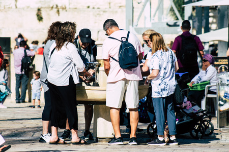 Jerusalem Israel July 2, 2019 View of unknown Israeli people drinking to the fountain located at the Western wall in the Old city of Jerusalem in the afternoonのeditorial素材