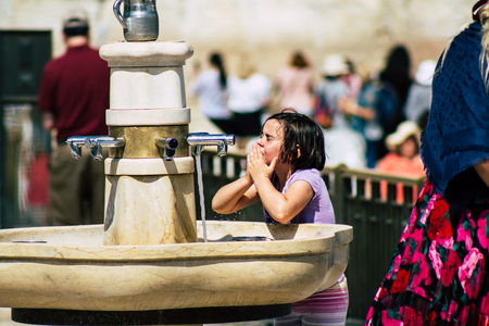 Jerusalem Israel July 2, 2019 View of unknown Israeli people drinking to the fountain located at the Western wall in the Old city of Jerusalem in the afternoonのeditorial素材