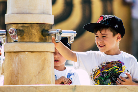 Jerusalem Israel July 2, 2019 View of unknown Israeli people drinking to the fountain located at the Western wall in the Old city of Jerusalem in the afternoonのeditorial素材