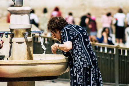 Jerusalem Israel July 2, 2019 View of unknown Israeli people drinking to the fountain located at the Western wall in the Old city of Jerusalem in the afternoonのeditorial素材