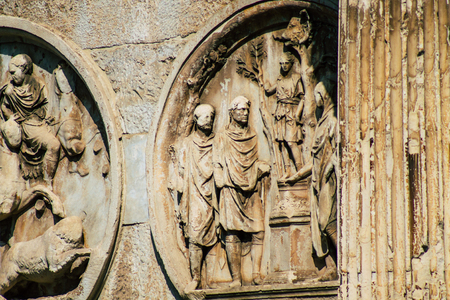 Rome Italy September 29, 2019 View of the Arch of Constantine, a massive triumphal arch built to celebrate Emperor Constantine located front the Coliseum in Romeのeditorial素材