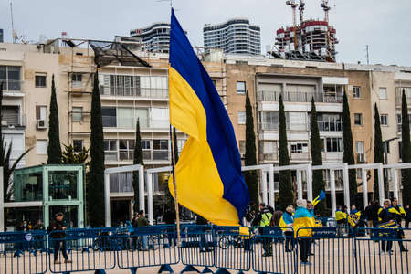 Tel Aviv, Israel - March 20, 2022 Protesters against Russian policy towards Ukraine in Habima Square in Tel Aviv, Israelis support the Ukrainian people in the war that has broken out against Russiaのeditorial素材