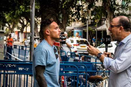 Tel Aviv, Israel - April 08, 2022 Following the Palestinian terrorist attack at the Ilka Bar on Dizengoff Street, journalists reporting the events of last nightのeditorial素材