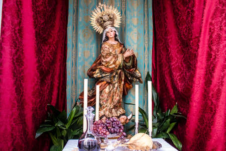 Carmona, Spain - June 19, 2022 Corpus Christi de Carmona, religious procession through the streets to Santa Maria Church, made up of religious statues, young children, christians and a music bandのeditorial素材