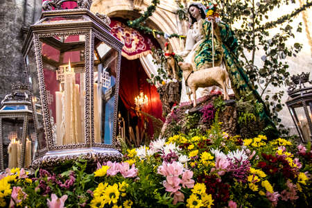 Carmona, Spain - June 18, 2022 Corpus Christi of Carmona, Religious procession in the streets, transfer from San Blas church of the Virgen of the Rosary to Santa Maria church, people pray in the wayのeditorial素材