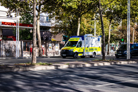 Paris, France - September 14, 2022 Ambulance driving through the streets of Paris during the coronavirus outbreak hitting Franceのeditorial素材