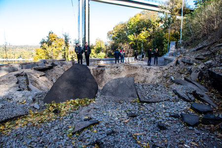 Aftermath of massive Russian missile attacks, a public garden near the Friendship Arch of Kyiv in the city center was hit hard. Missiles hit in 4 places in the city of Kyiv. 9 people died and 36 people were injured. Russia threatens more strikes after misのeditorial素材