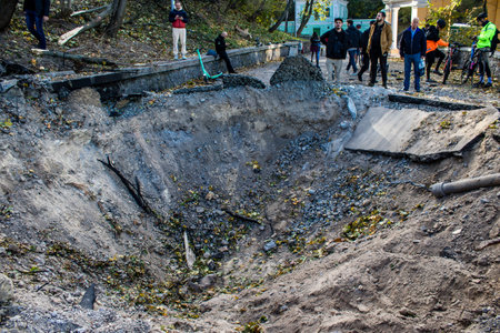 Aftermath of massive Russian missile attacks, a public garden near the Friendship Arch of Kyiv in the city center was hit hard. Missiles hit in 4 places in the city of Kyiv. 9 people died and 36 people were injured. Russia threatens more strikes after misのeditorial素材