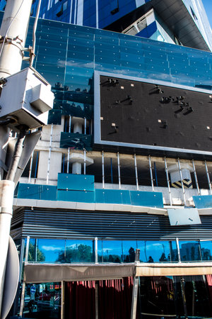 Aftermath of massive Russian missile attacks, an office building near the train station was hit hard. Missiles hit in 4 places in the city of Kyiv. 9 people died and 36 people were injured. Russia threatens more strikes after missiles hit cities across Ukのeditorial素材