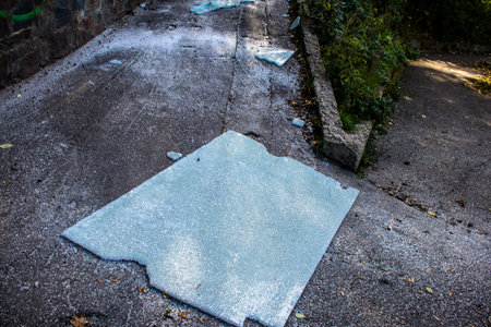 Aftermath of massive Russian missile attacks, a public garden near the Friendship Arch of Kyiv in the city center was hit hard. Missiles hit in 4 places in the city of Kyiv. 9 people died and 36 people were injured. Russia threatens more strikes after misのeditorial素材
