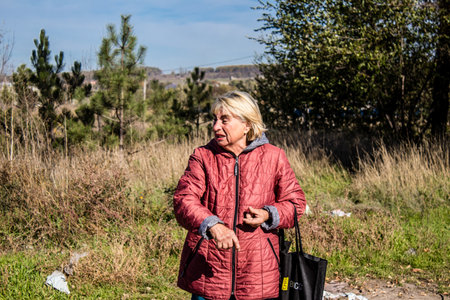The city of Bakhmut is located on the front line, it has been under intense bombardment for a week, the inhabitants who have remained in the city are hiding as best they can but have to go outside to buy provisionsのeditorial素材