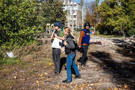 Group of television journalists and war photographers working in the city of Bakhmut, covering the war under the bombardments of the russian army, they are in the conflict zone and provide direct information on the situationのeditorial素材