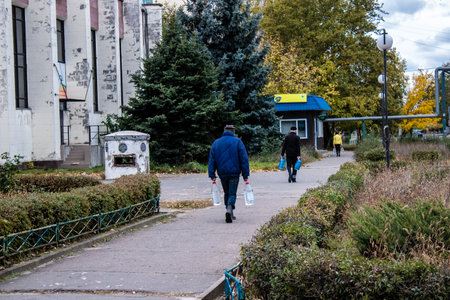 People come to get water between two bombardments. Following the Russian attack on the city of Mykolaiv, the infrastructures were affected. Water in particular is now distributed to citizens thanks to tank trucksのeditorial素材