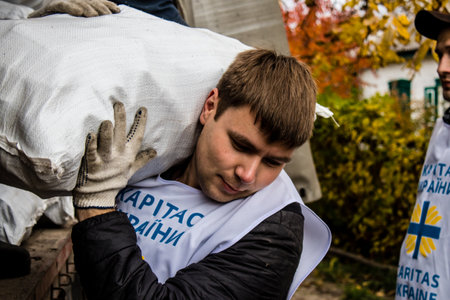 Home delivery of supplies by truck in Dnipro area to a family. Caritas Ukraine provides humanitarian aid and supports communities affected by the long-term impacts of the conflict, including emergency supplies, education and healthcareのeditorial素材