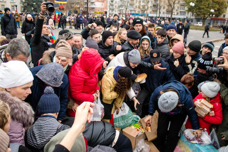 Residents of Kherson, Ukraine, receive food supplies in Freedom Square. The tension is very strong and people are very exasperated. International humanitarian aid is organized when people lack everything.のeditorial素材