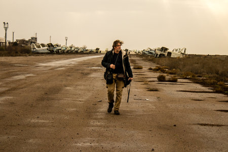 Portrait of Eddy van Wessel, this outstanding journalist and photographer covers the war in Ukraine. he works on the front line and shows immense composition to cover the situation. His high quality photos are a reference in the world of photojournalism iのeditorial素材