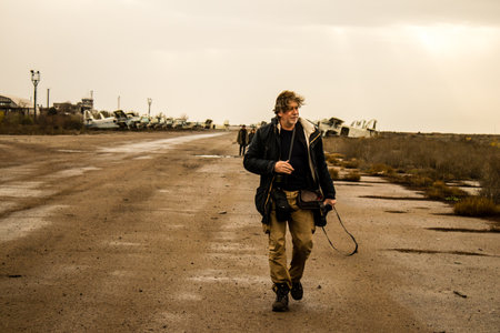 Portrait of Eddy van Wessel, this outstanding journalist and photographer covers the war in Ukraine. he works on the front line and shows immense composition to cover the situation. His high quality photos are a reference in the world of photojournalism iのeditorial素材
